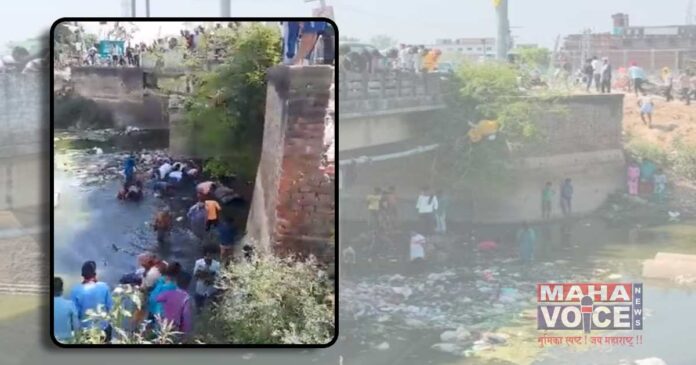 Bihar Sasaram Seeing bundles of currency notes floating in the water