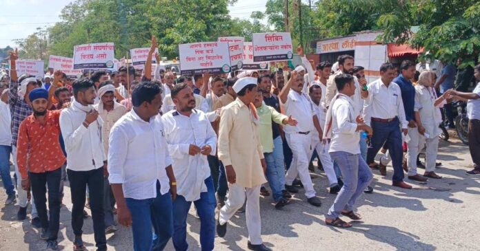 Farmers' grand march in Murtijapur against '