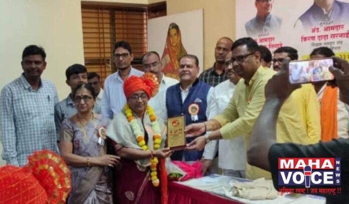 Mrs. Kartika Santosh Thackeray Awarded State Level Model Teacher Award