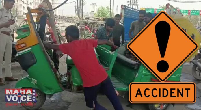 rickshaw JCB accident